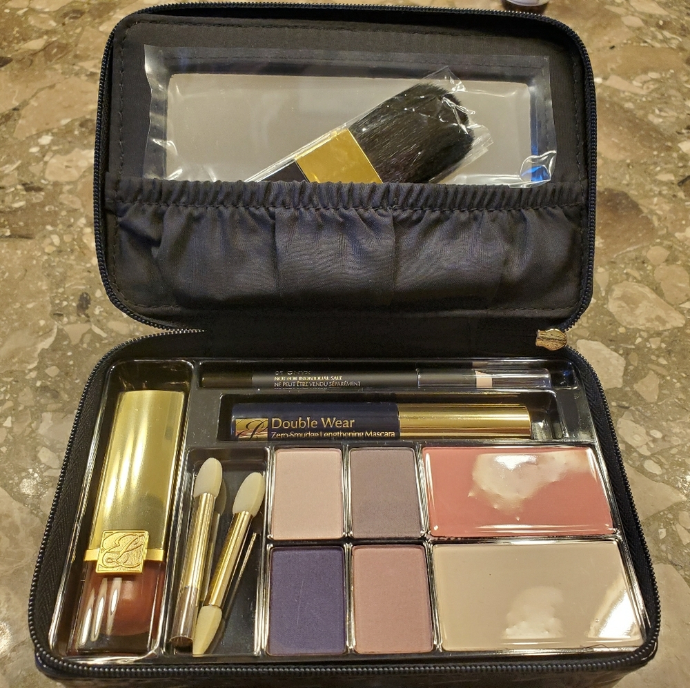 Estee Lauder Modern Chic Face Palette NWOT